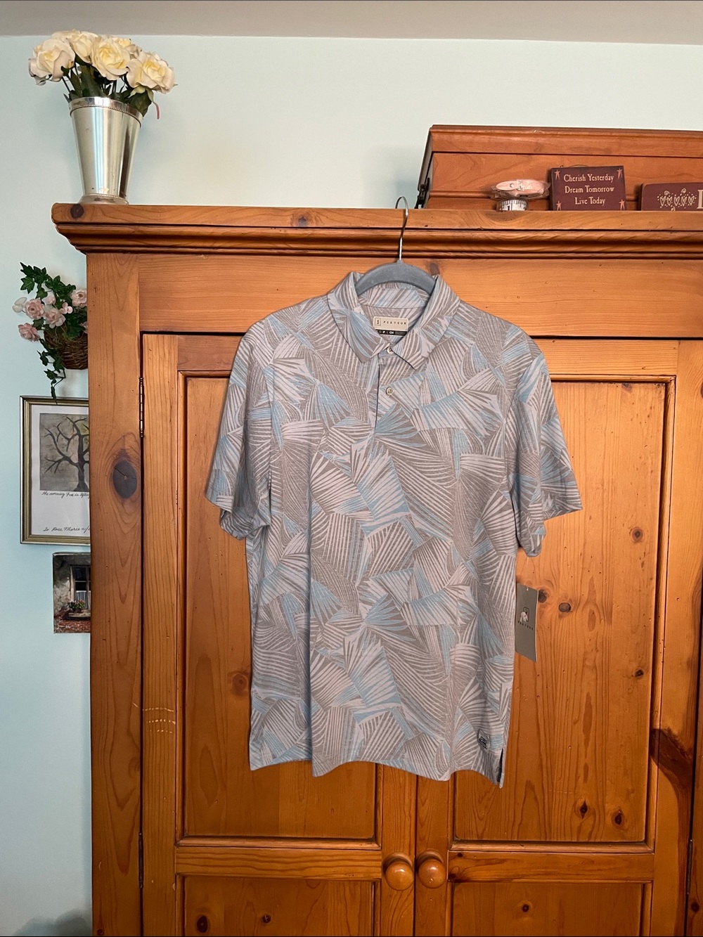 Modern Geometric Short-Sleeve Polo Shirt - Light Blue/Gray